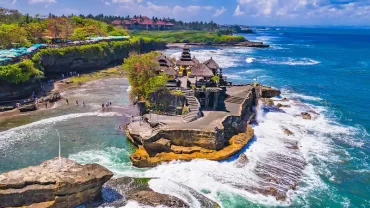 Jelajahi Keajaiban Tanah Lot dalam Paket Liburan Bali Anda